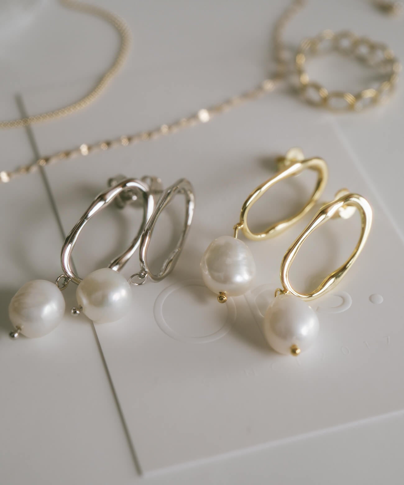 baroque pearl oval earrings | AFRIZO-OVAL-PE