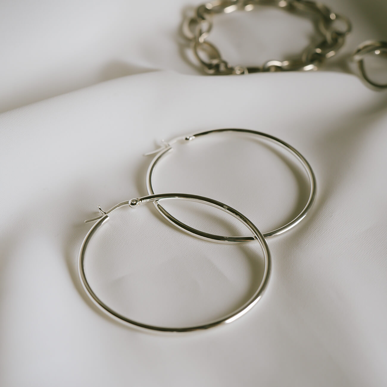 Classic Round Hoop Earrings | GIOOVE