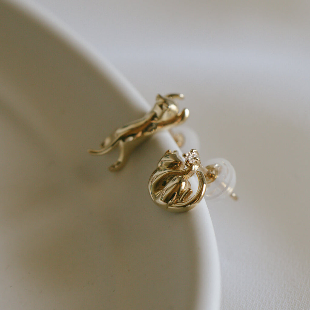 10K Gold Gemstone Cat Pierce | ZOI-CAT