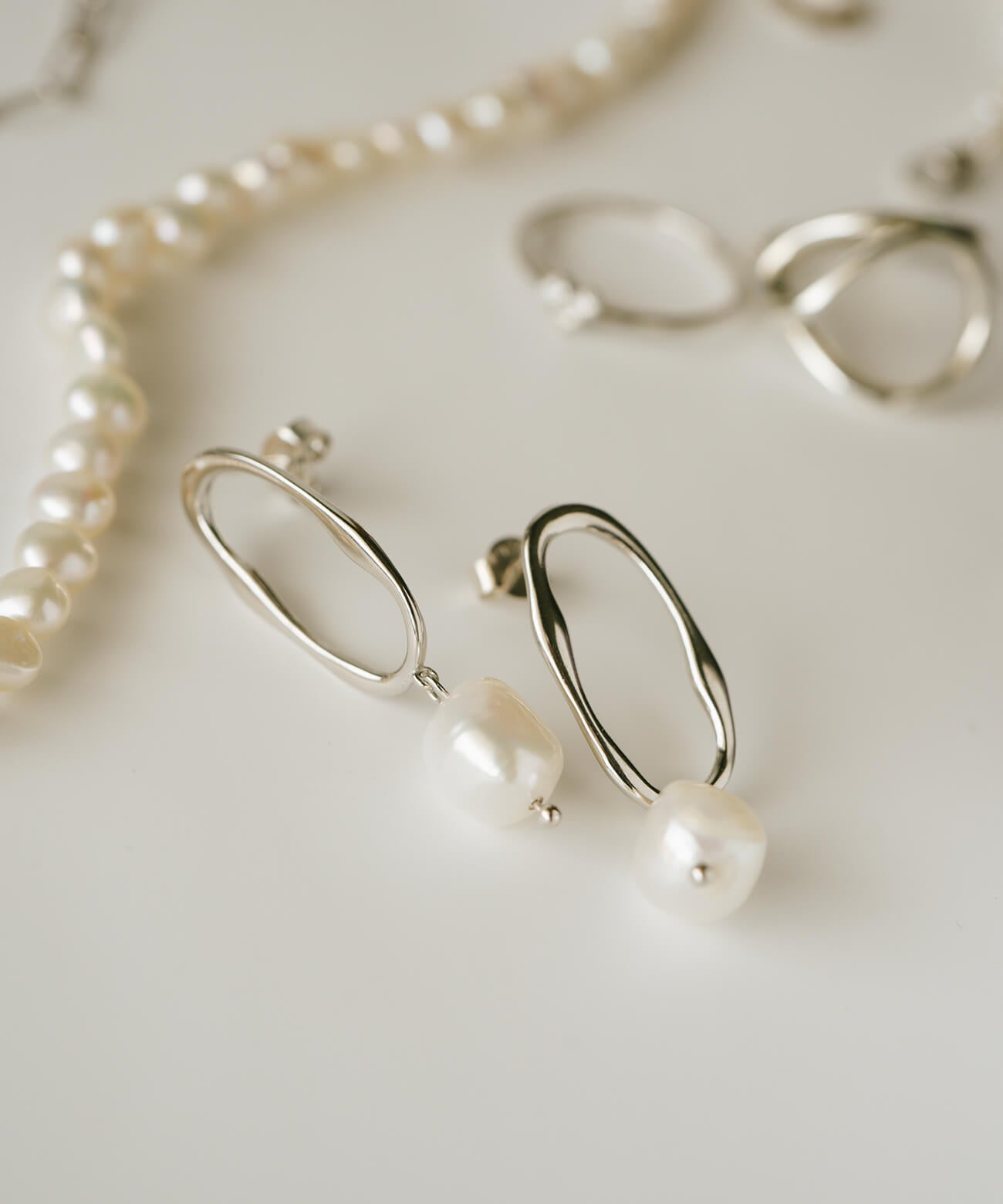 baroque pearl oval earrings | AFRIZO-OVAL-PE