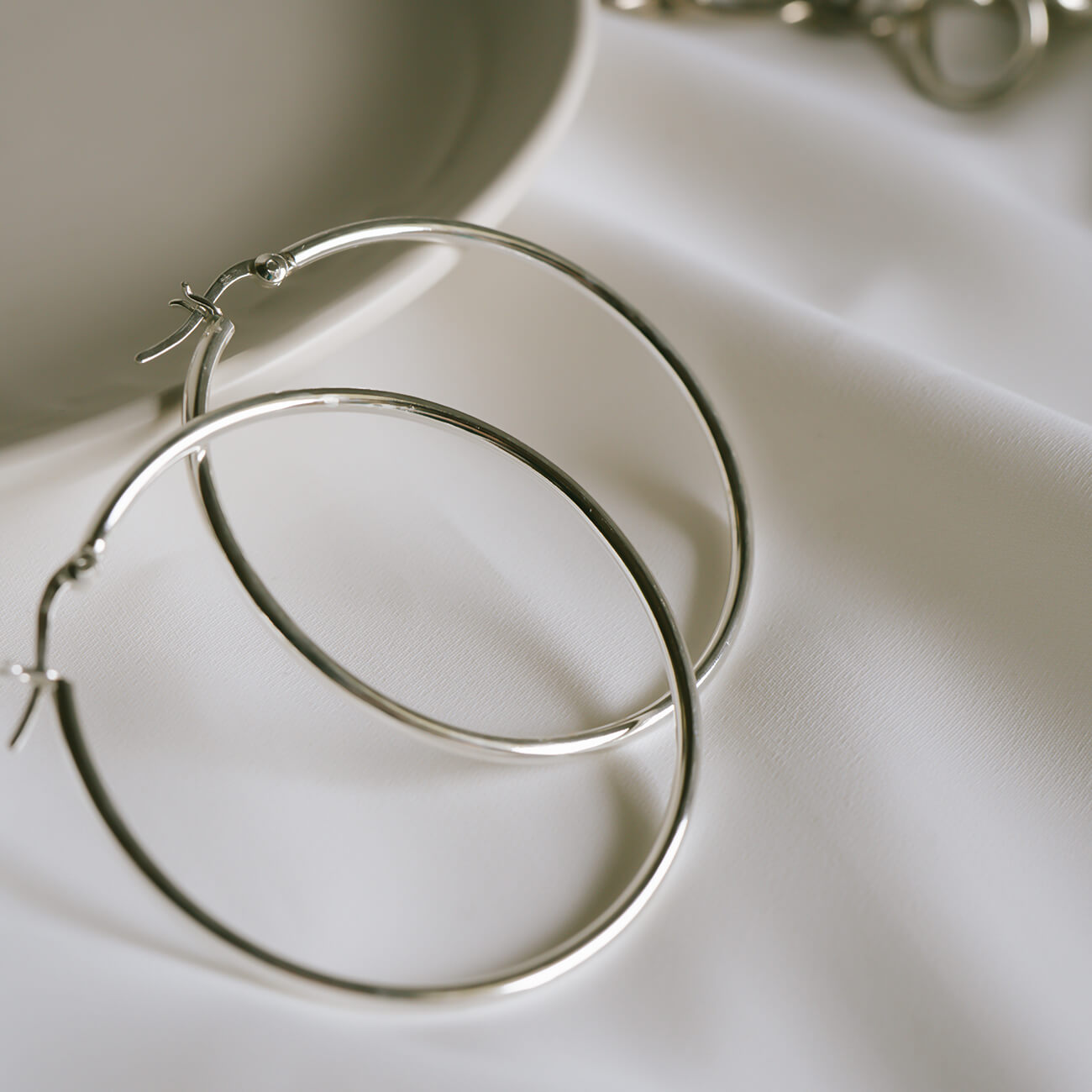 Classic Round Hoop Earrings | GIOOVE