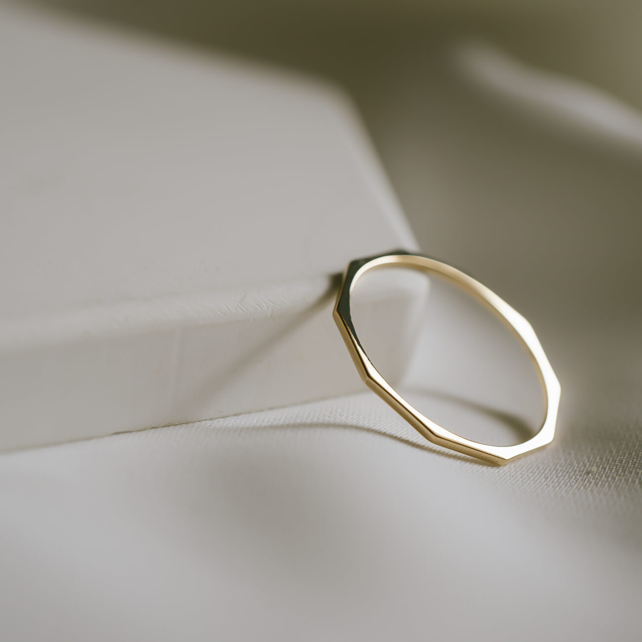 18K Gold Decagon Delicate Gold Ring | TOCACK