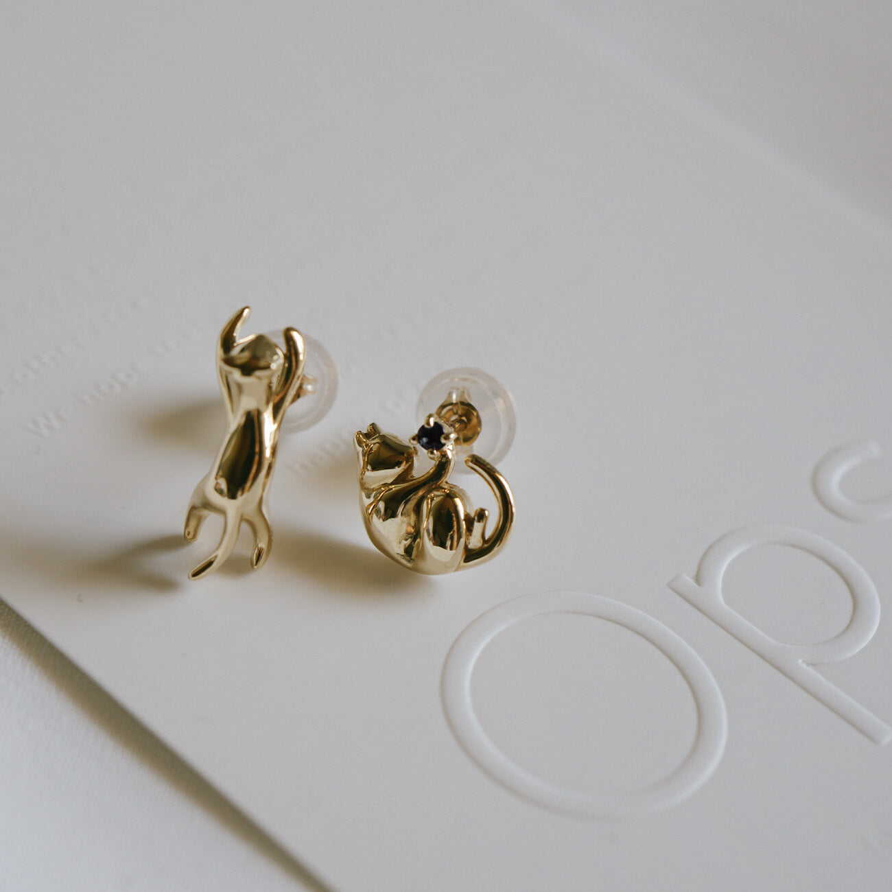10K Gold Gemstone Cat Pierce | ZOI-CAT