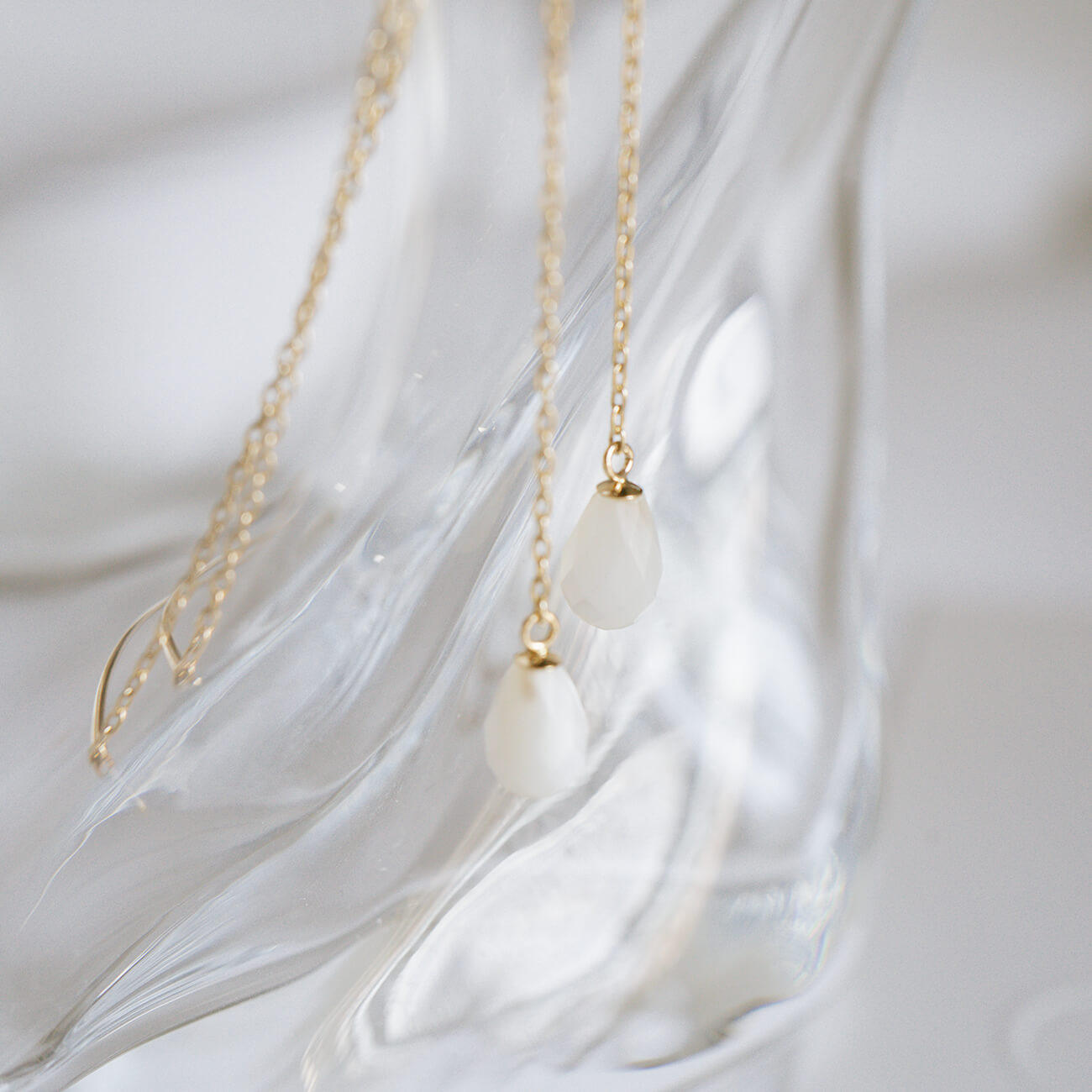10K Gold Gemstone Wavy Long Earrings | ORNE-TEAR