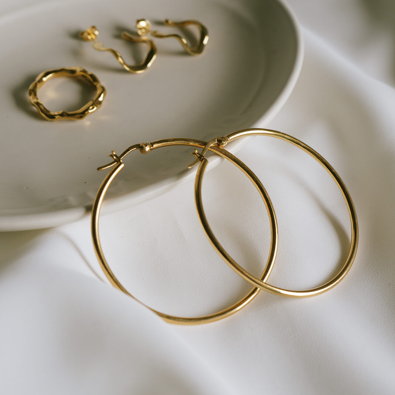 Classic Round Hoop Earrings | GIOOVE