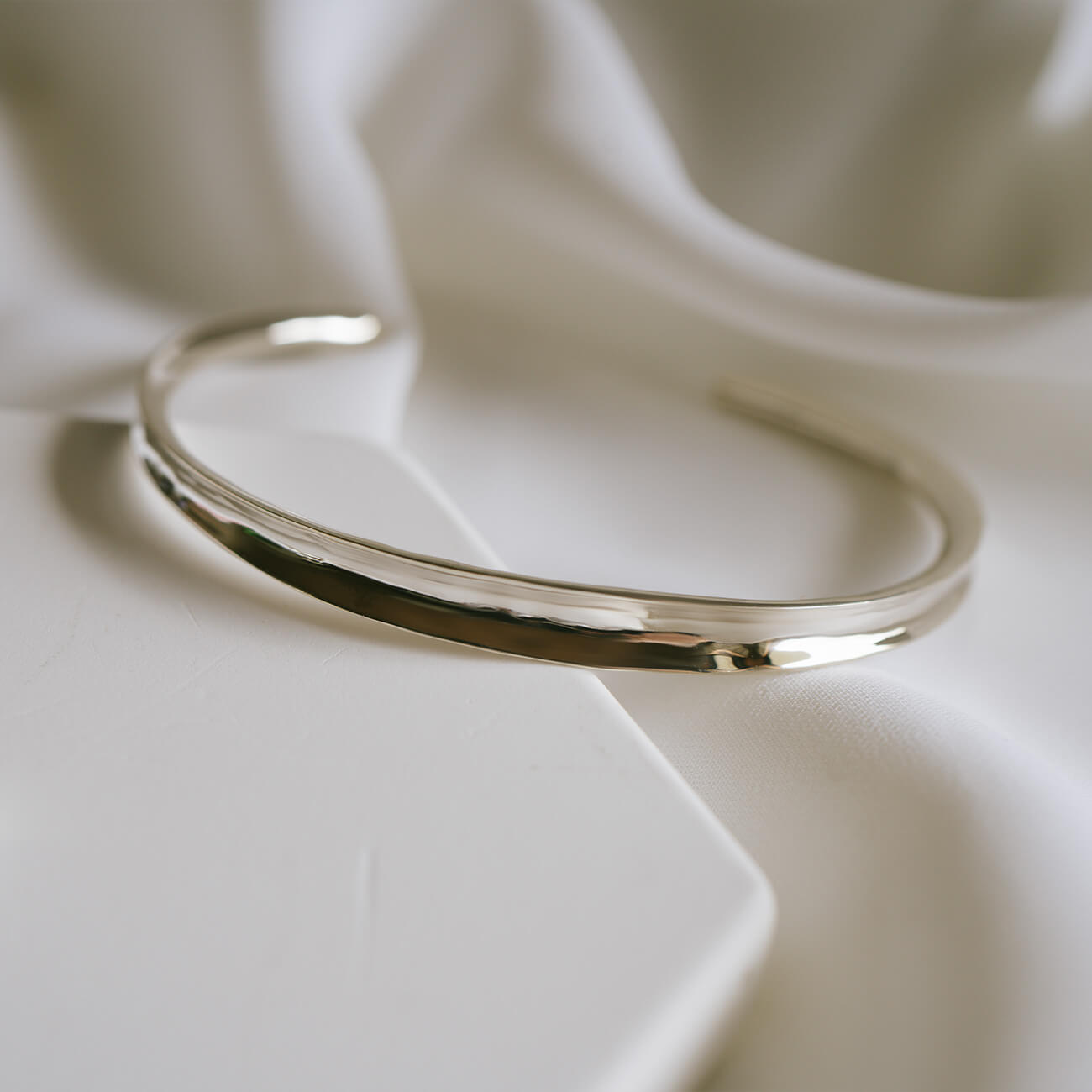 Silver925 Glossy Curve Bangle | RUKKIU-BG – Ops. Jewelry