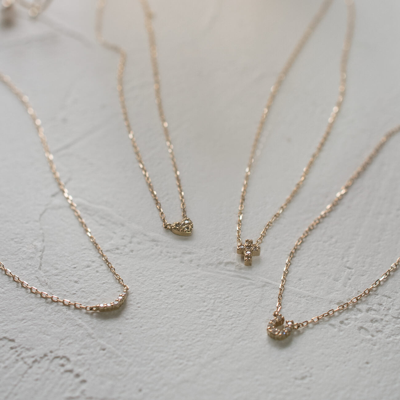 Tiny Diamond Motif Gold Necklace | MELE-NK