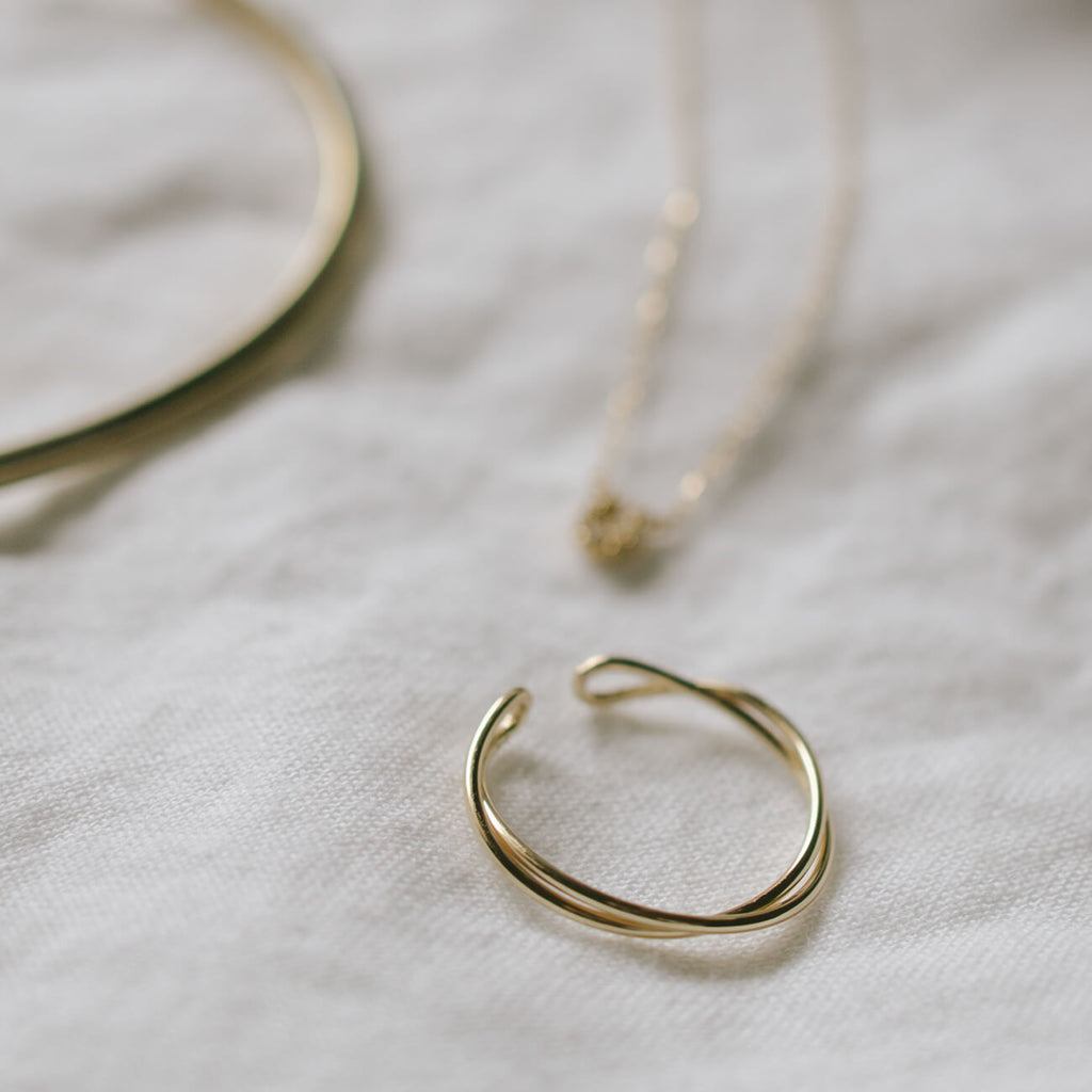 10K Gold Twisted Vine Ear Cuff | LINIA