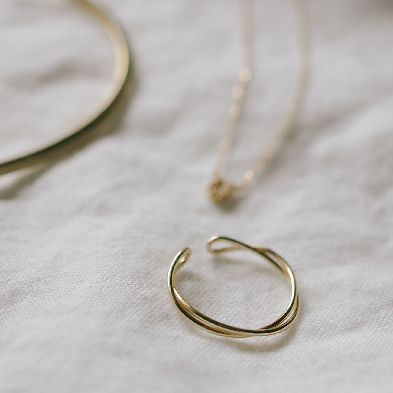 10K Gold Twisted Vine Ear Cuff | LINIA