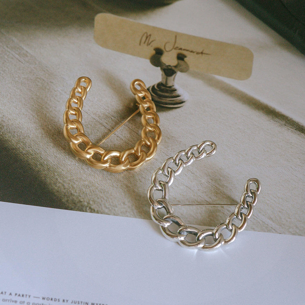 18K Gold Plated Sterling Silver Lucky Horseshoe Brooch | AVERRE