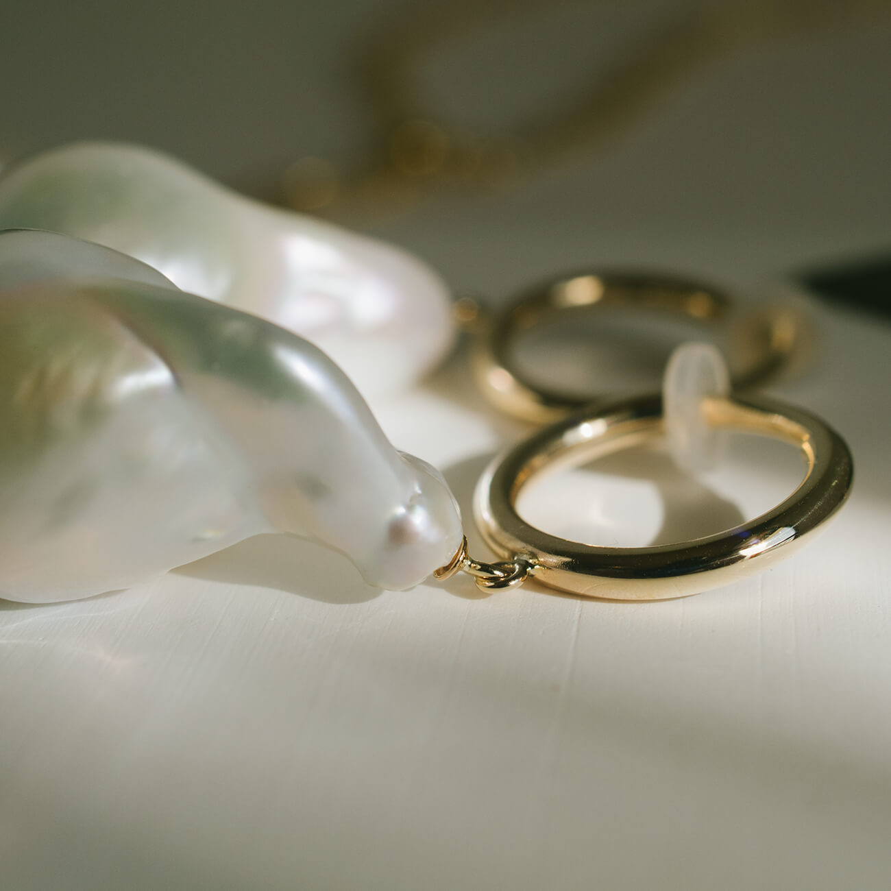 10K Baroque Pearl Swing Earrings | SNOEP