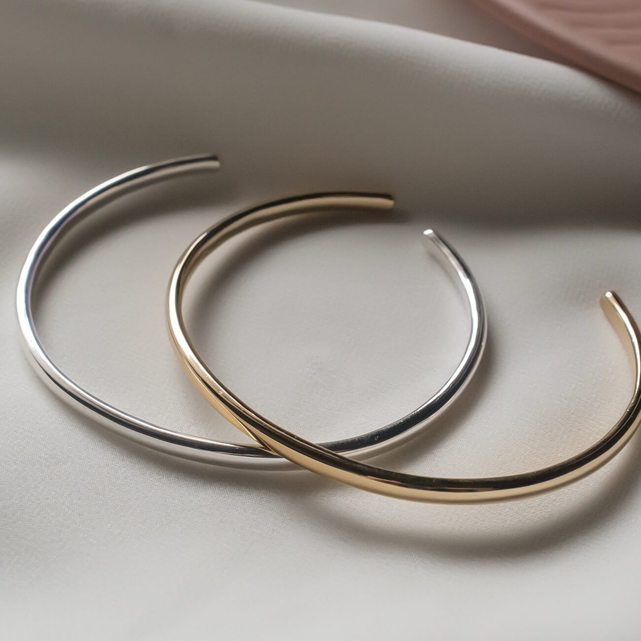 Silver925 Smooth Round Open Bangle | LADIER