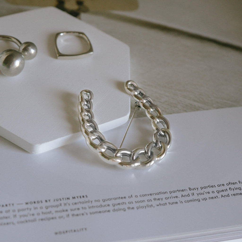18K Gold Plated Sterling Silver Lucky Horseshoe Brooch | AVERRE