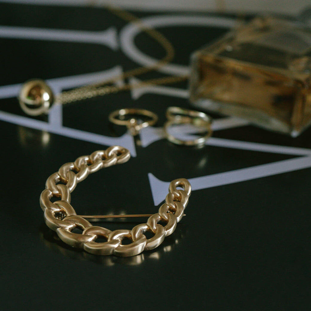 18K Gold Plated Sterling Silver Lucky Horseshoe Brooch | AVERRE