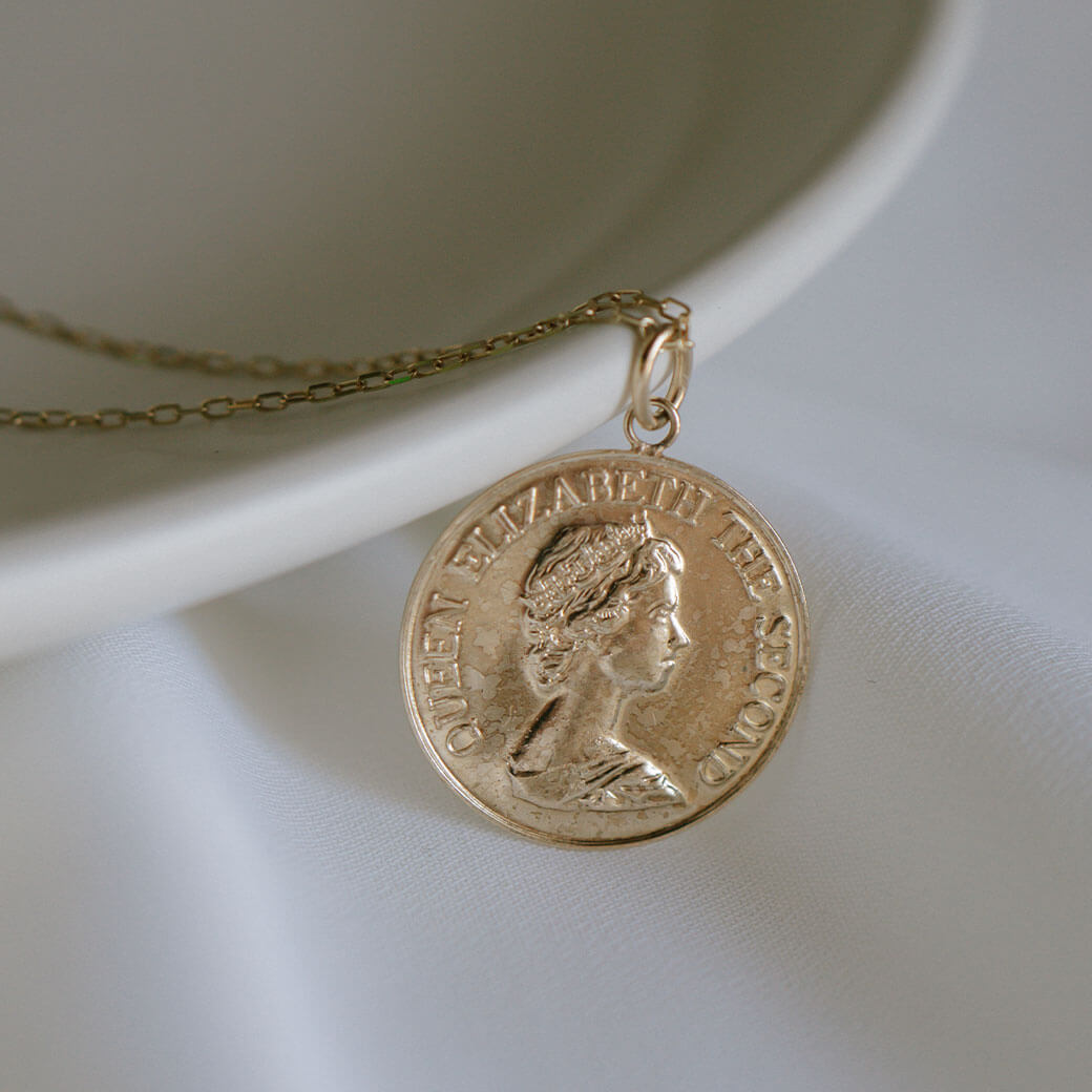 Canadian Maple Leaf 10K Gold Coin Necklace | RAFOLIO