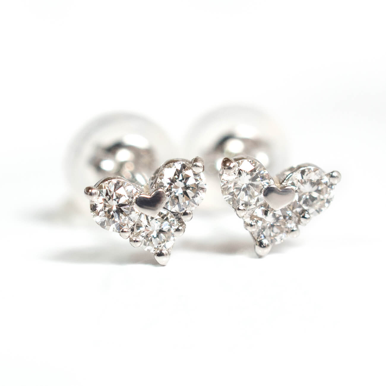 Pt900 0.2ct Heart Stud Earrings | MAJERTA – Ops. Jewelry