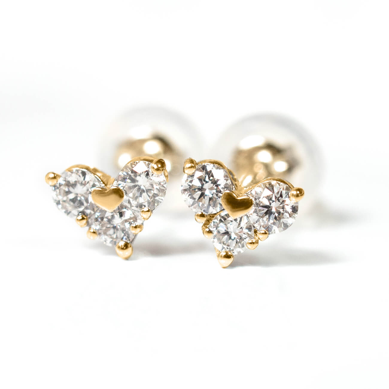 Pt900 0.2ct Heart Stud Earrings | MAJERTA