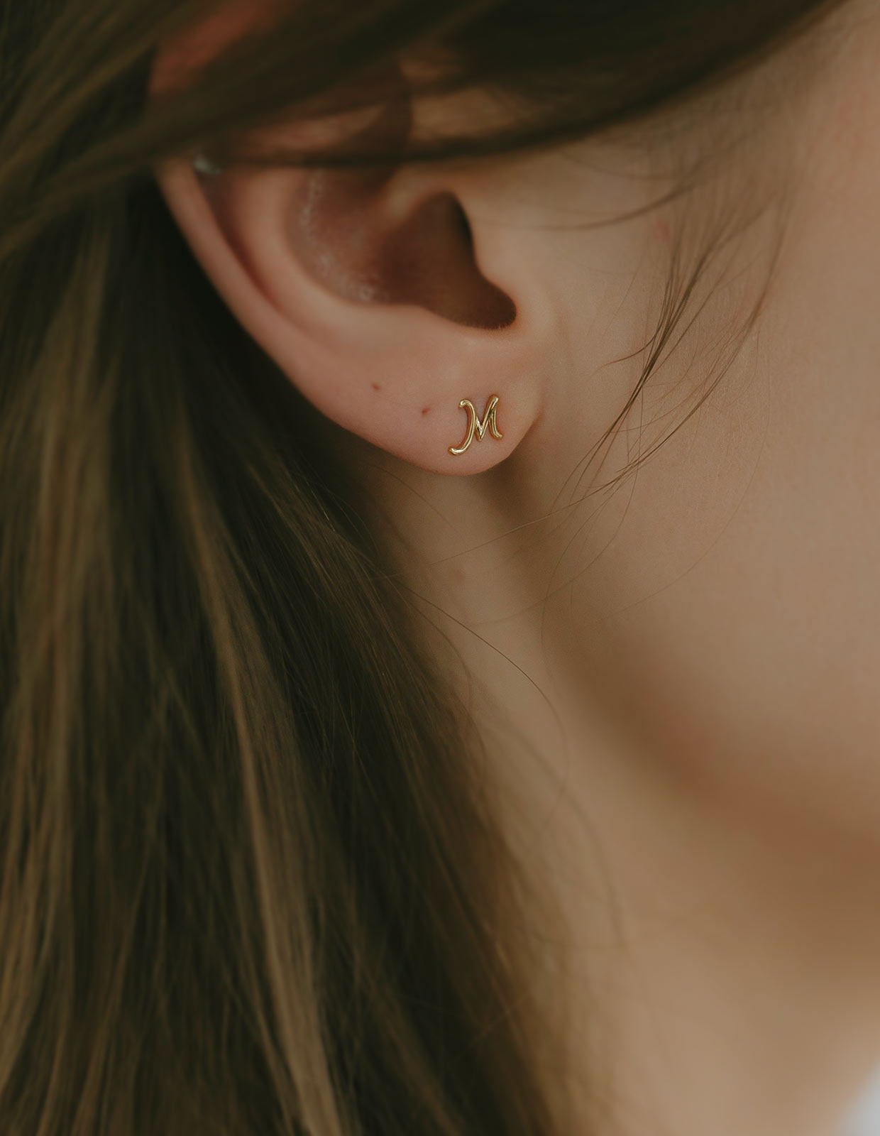 18K Gold Petit Cursive Initial Earring | MOLLICA LETTERA