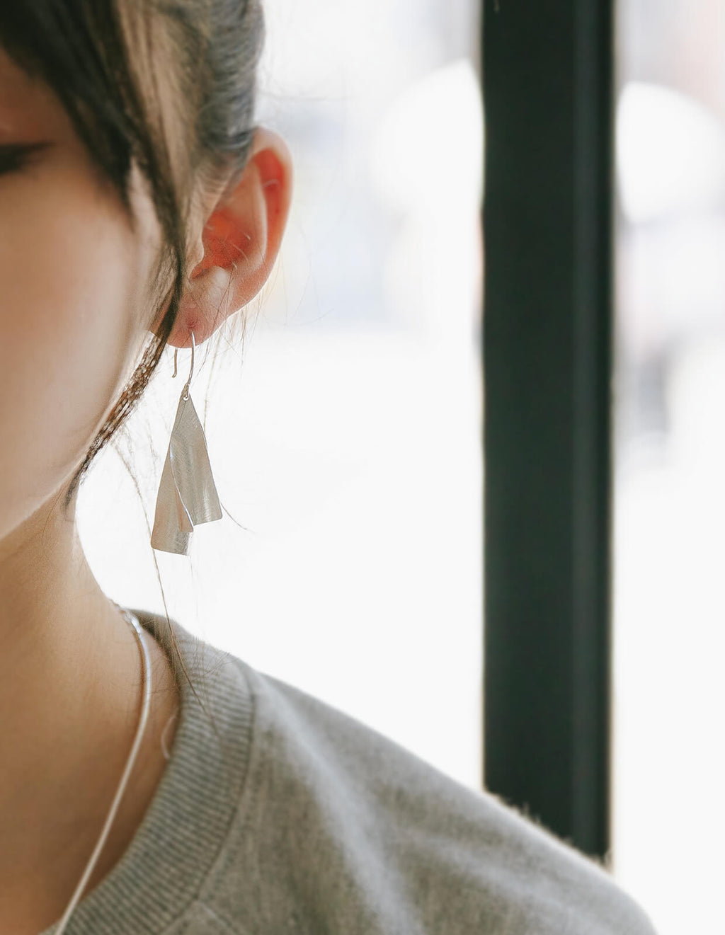 925 Sterling Silver Wavy Plate Hang Earrings | BRIZIO