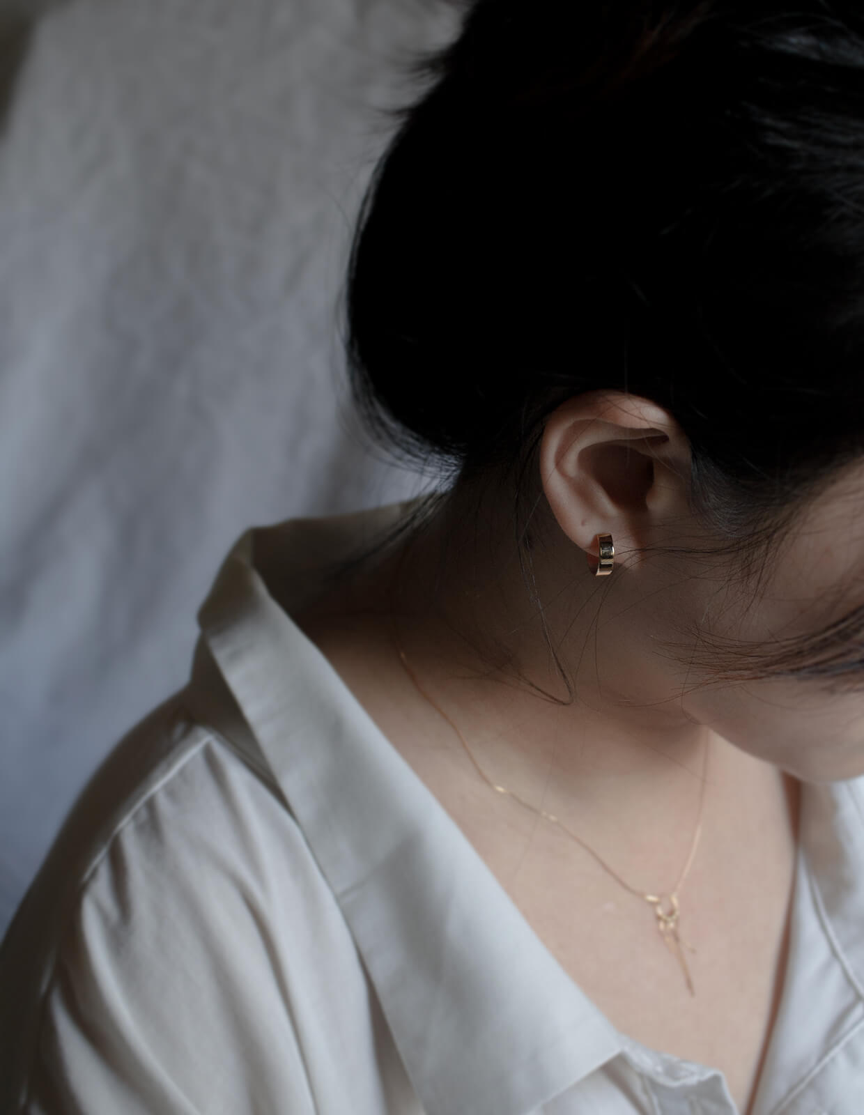 10K Gold Huggie Hoop Earrings | SOLUA-10K