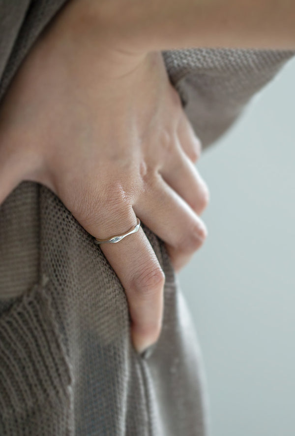 Silver925 Thin Line Wave Ring | ARVINE