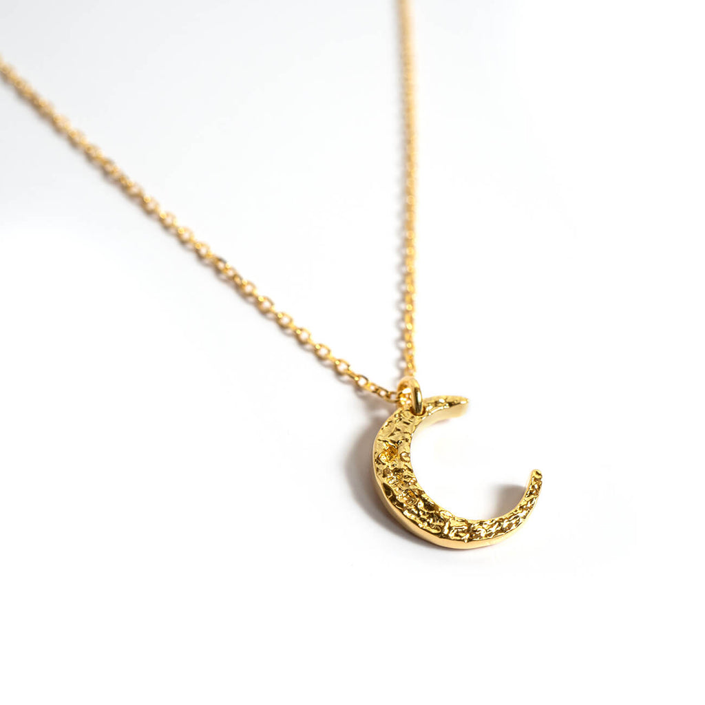 18K Gold Plated Sterling Silver Crescent Moon Pendant Necklace | LUNEVE